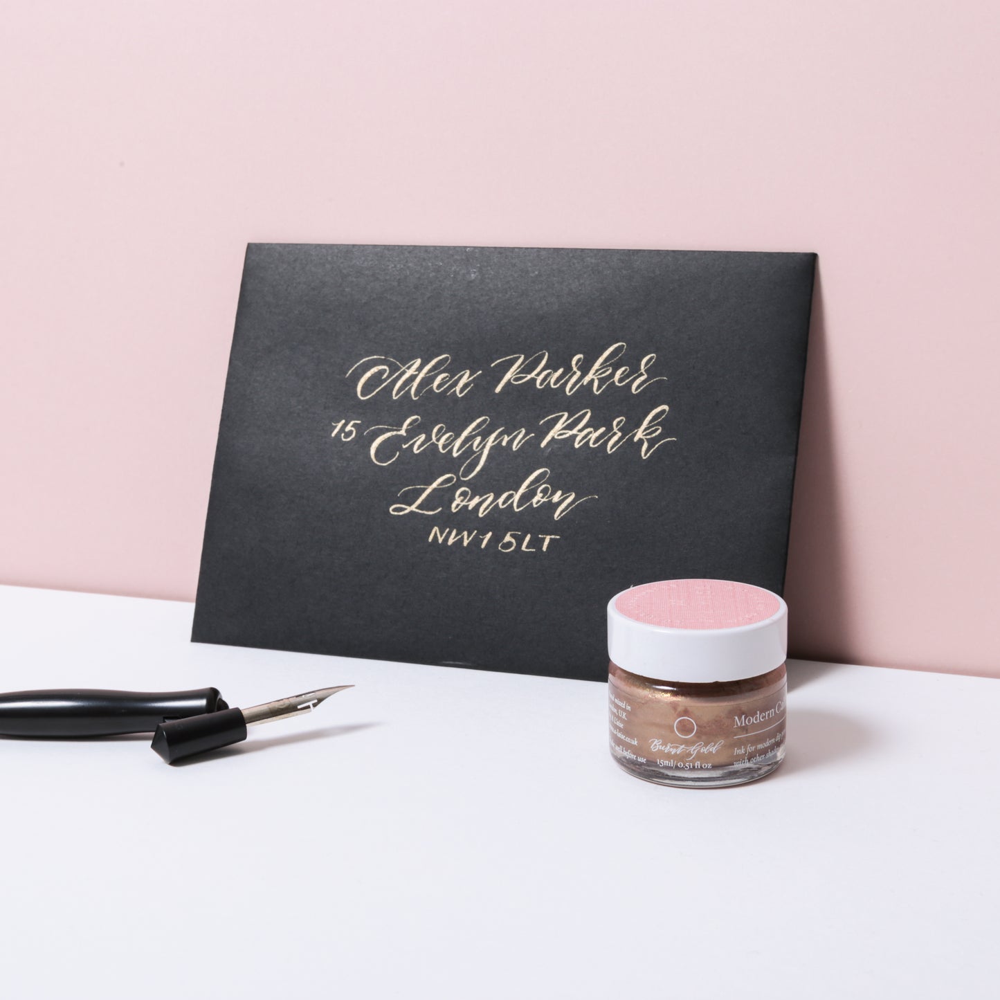 À L'aise Modern Calligraphy Ink