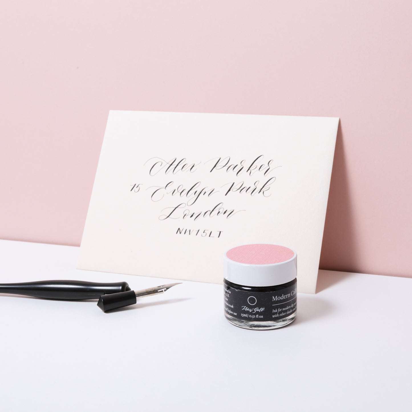 À L'aise Modern Calligraphy Ink