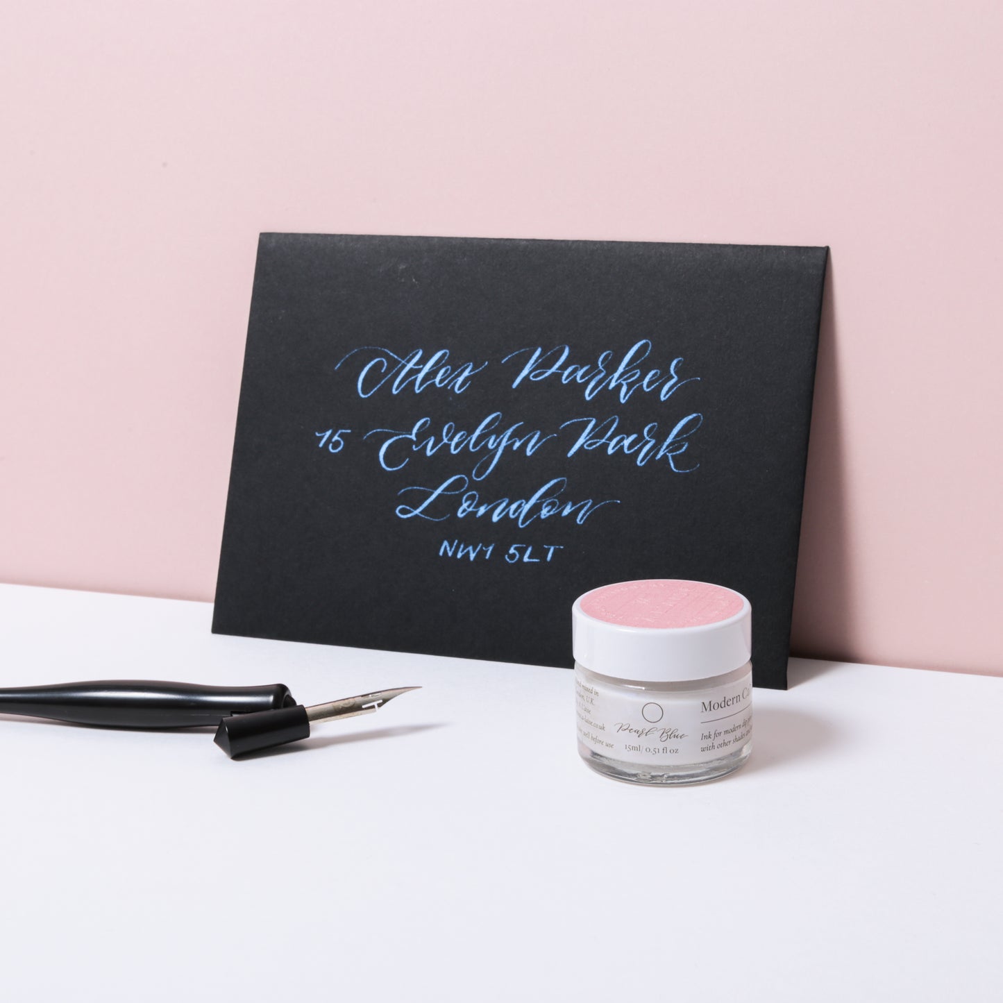 À L'aise Modern Calligraphy Ink