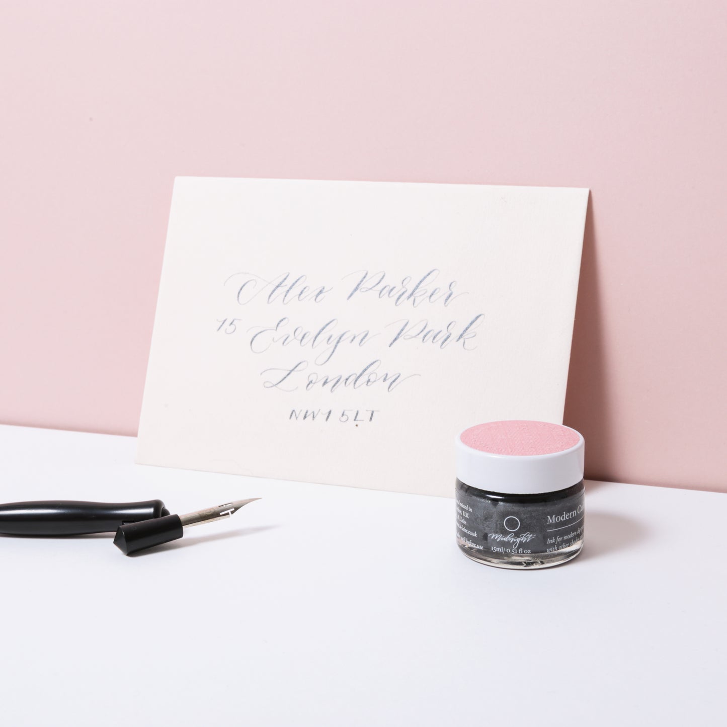 À L'aise Modern Calligraphy Ink