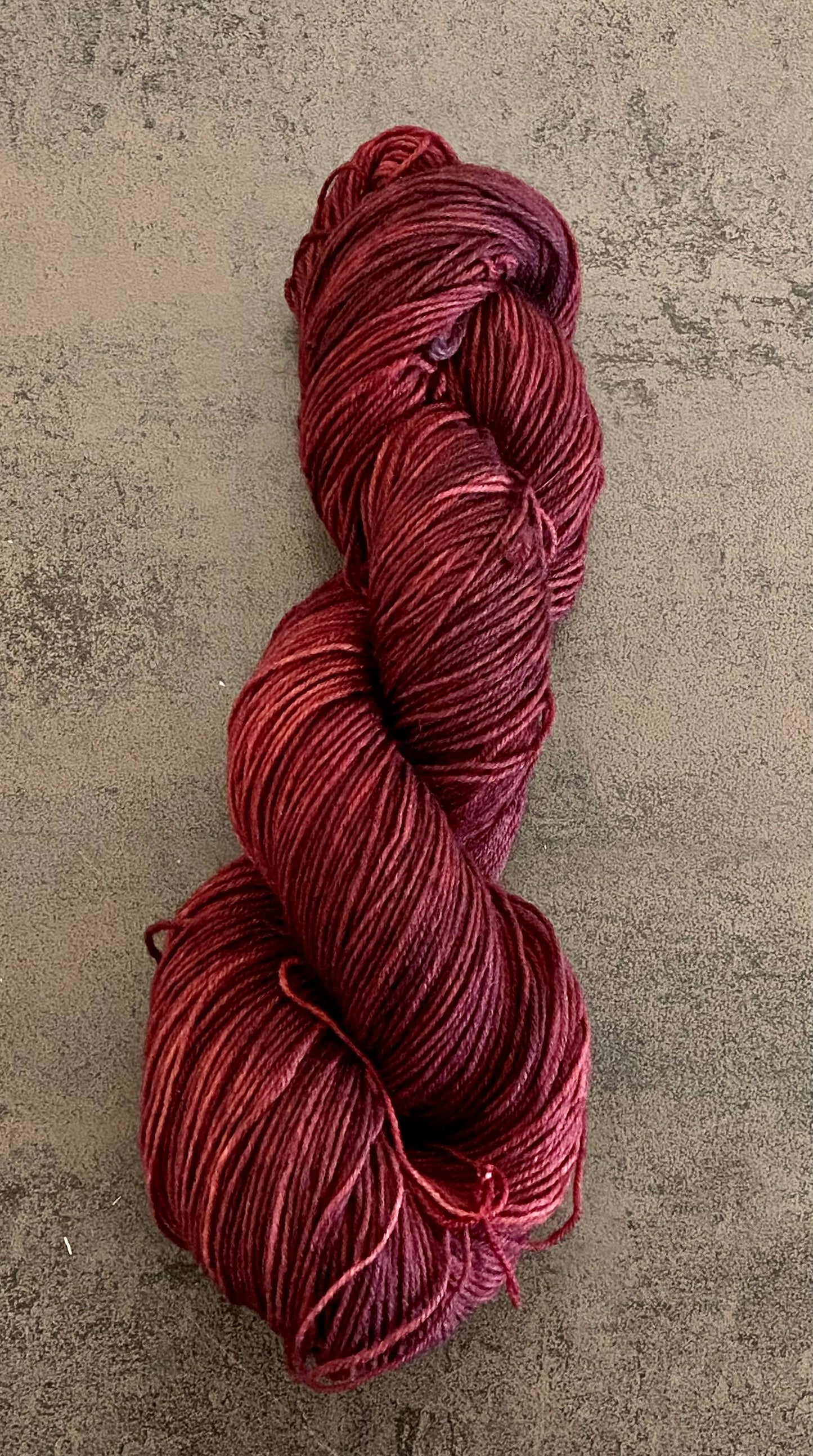 DUNKELROT, Handgefärbte Wolle, Handdyed Yarn