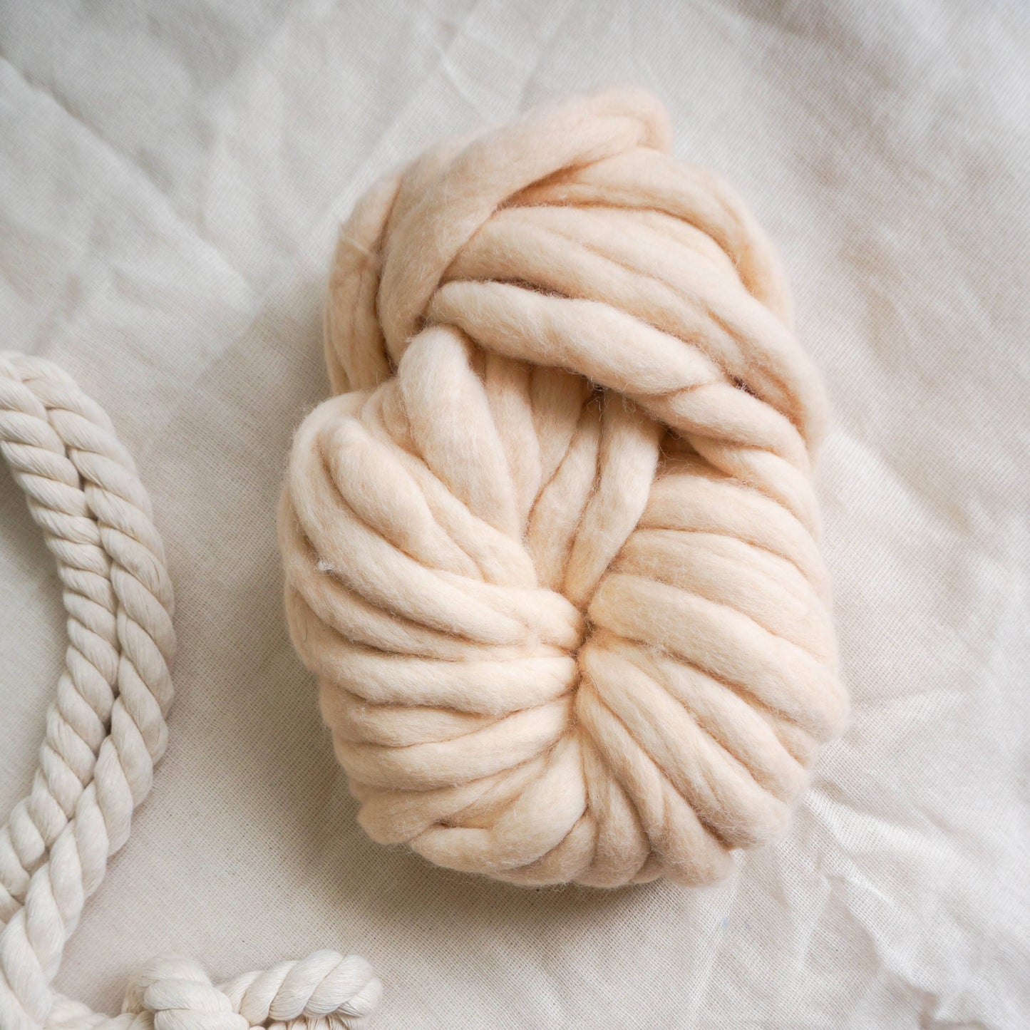 Sinchi Yarn 100gr, 100 % Peruvian wool, super chunky 100gr - Melon
